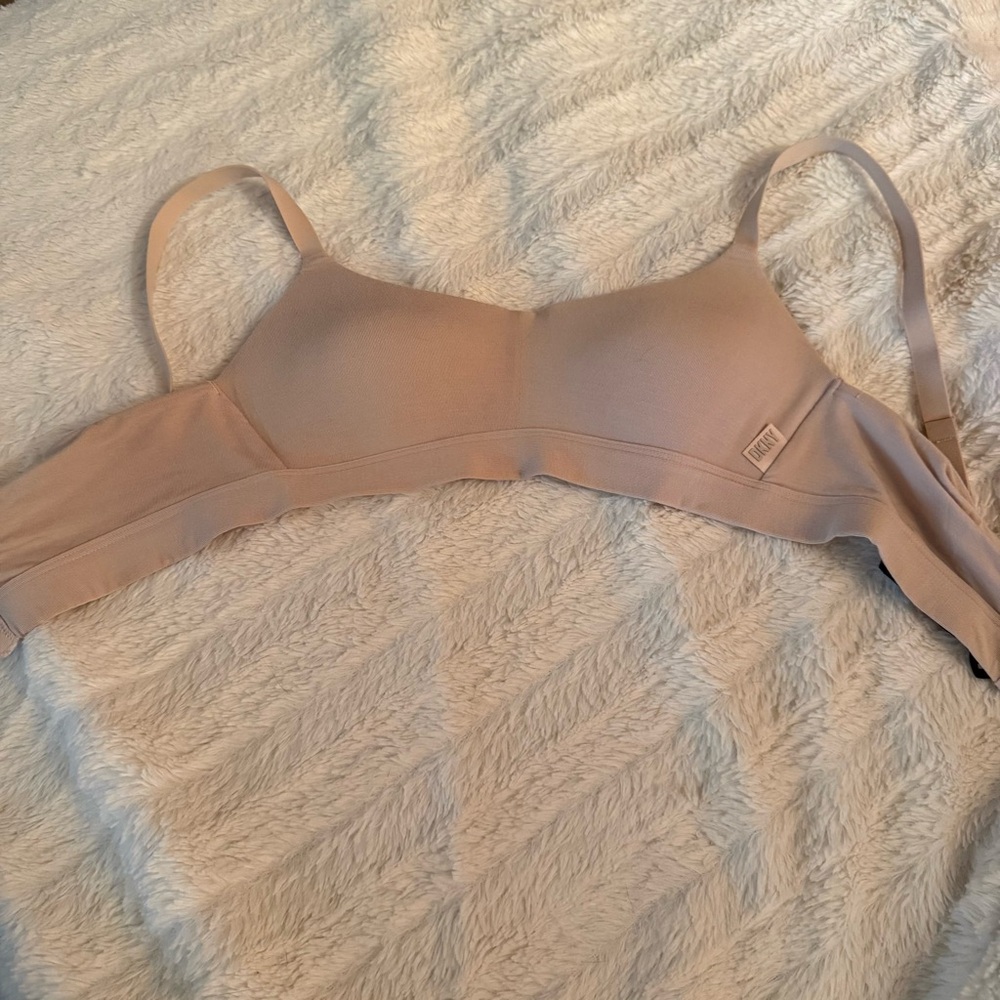 DKNY 30C lightly padded nude bra